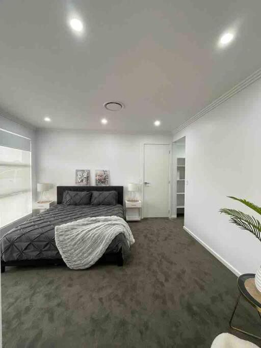 Neat 4 Bedroom In Catherine Fields Narellan Exterior photo