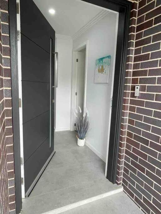 Neat 4 Bedroom In Catherine Fields Narellan Exterior photo